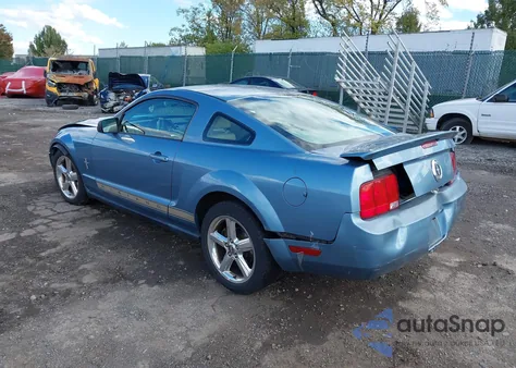 2008 Ford Mustang V6 Deluxe/V6 Premium z USA, uszkodzony, nr VIN 1ZVHT80N685151196